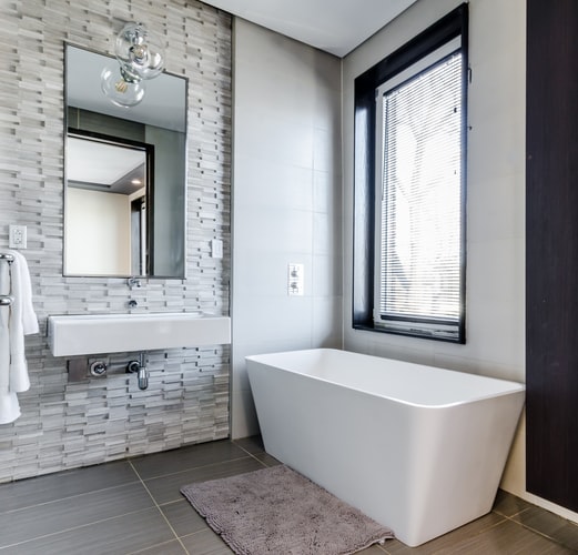 NATURAL LIGHT AND PRIVACY: HOW TO HAVE BOTH FOR YOUR BATHROOM